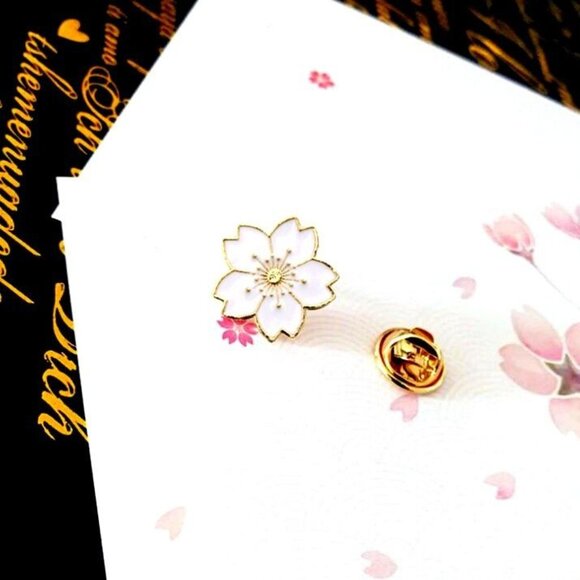 Kallie Juliet Cherry Blossom Flower Mini Brooch Pin White and Gold Gift Packaged - Picture 4 of 9